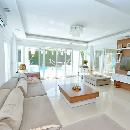 Private Luxury *